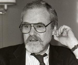 Alan J. Pakula