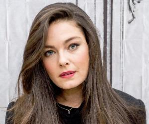 Alexa Davalos