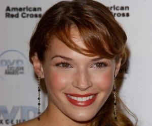 Amanda Righetti