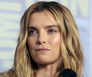 Betty Gilpin Biography, Birthday. Awards & Facts About Betty Gilpin