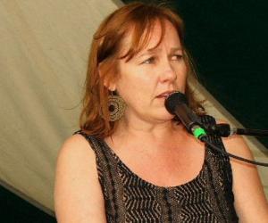 Iris DeMent