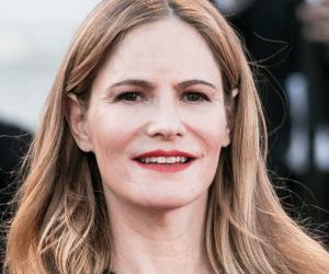 Jennifer Jason Leigh