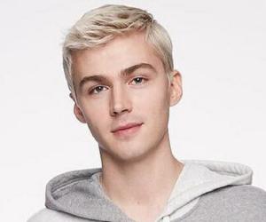 Miles Heizer