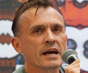 Robert Knepper