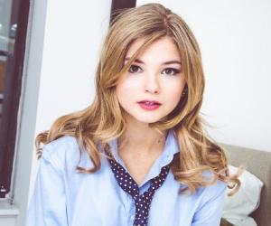 Stefanie Scott