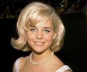 Sue Lyon