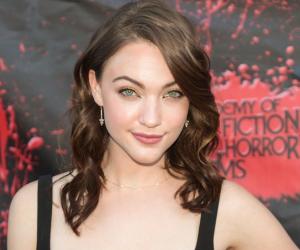 Violett Beane