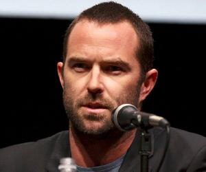 Sullivan Stapleton