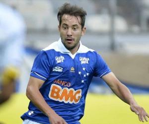 Everton Ribeiro