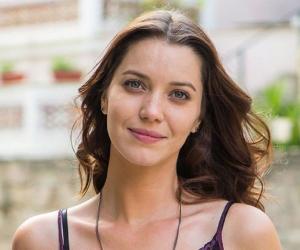 Nathalia Dill