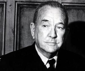 Sir Noël Peirce Coward