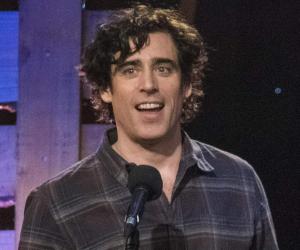 Stephen Mangan