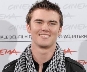 Cameron Bright