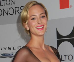 Nora Arnezeder