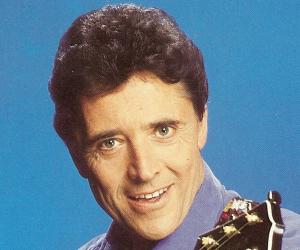 Sacha Distel Biography, Birthday. Awards & Facts About Sacha Distel