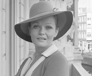 Valerie Perrine