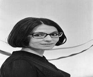 Nana Mouskouri