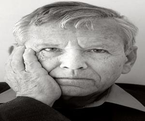 Amos Oz