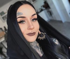 Monami Frost