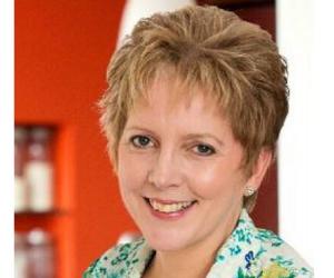 Carrie Gracie Biography, Birthday. Awards & Facts About Carrie Gracie