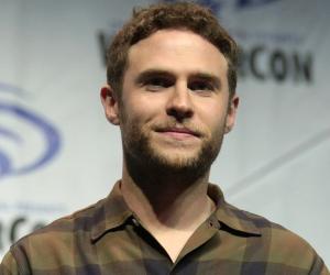 Iain De Caestecker