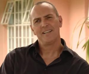 Arnold Vosloo